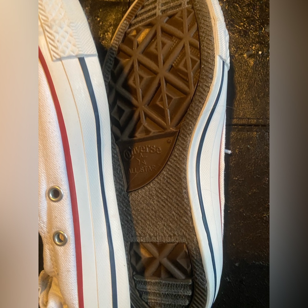 Ladies slip in 6. 1/2 converse. Minor wear on insode and sole is in great shape.